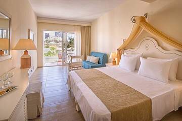 Alexander Beach Hotel & Village