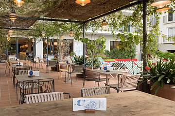 Aqua Hotel Bertran Park