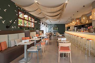 Aqua Hotel Bertran Park