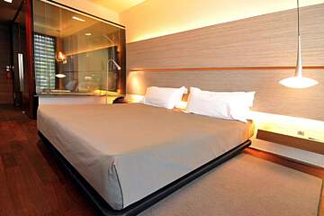 B Hotel