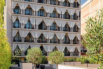 H10 Art Gallery Hotel