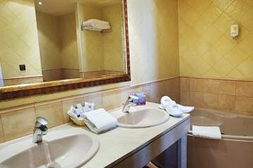 Hotel Amaragua - koupelna pokoje Junior Suite