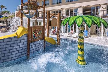 Hotel Oasis Park Splash