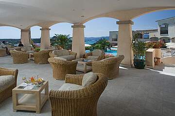 Hotel Petra Bianca - venkovní terasa piano baru