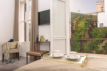 ICON Rosetó by Petit Palace