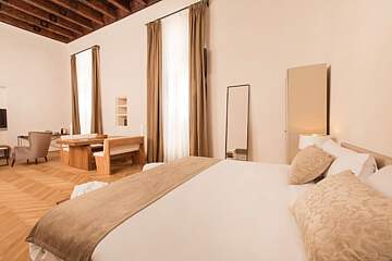 ICON Rosetó by Petit Palace