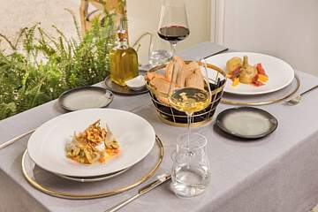 ICON Rosetó by Petit Palace