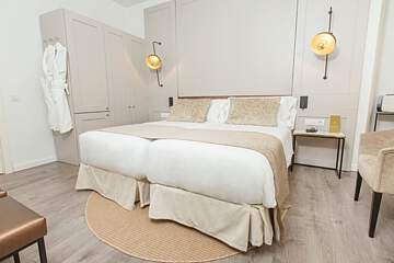 ICON Rosetó by Petit Palace