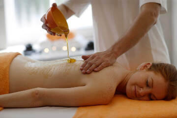 Lázeňské hotely Miramare - wellness - medová masáž