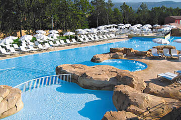 Resort Le Domaine de Fayence - venkovní bazén s plochou 600m2
