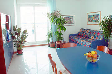 Rezidence Oltremare - Jídelna s kuchyňským koutem a rozkládacím gaučem pro 2 osoby