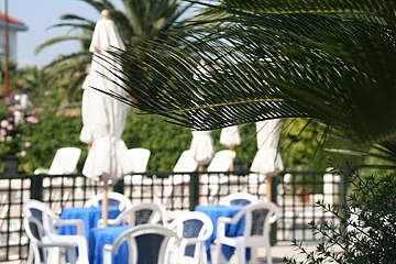 Rezidence Oltremare - Posezení u bazénu s barem