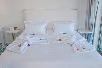 Royal Marmin Bay Boutique & Art Hotel