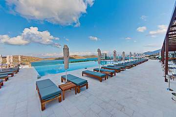 Royal Marmin Bay Boutique & Art Hotel