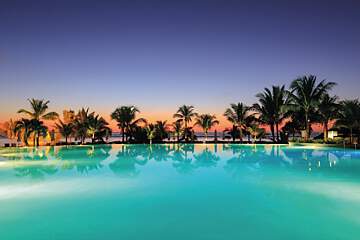 Victoria Beachcomber Resort & Spa