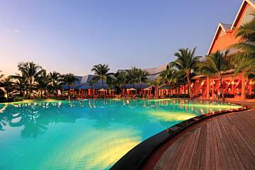 Victoria Beachcomber Resort & Spa