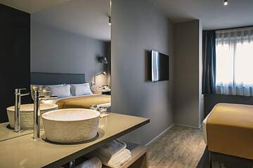 Yurbban Trafalgar Hotel