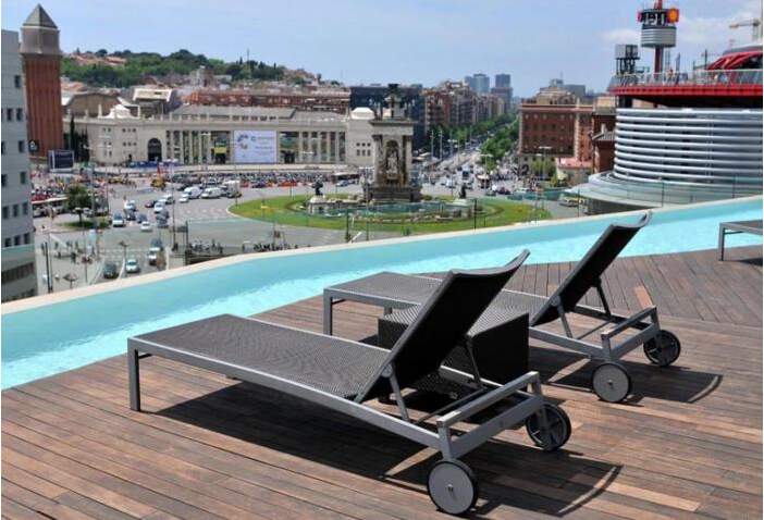 B Hotel