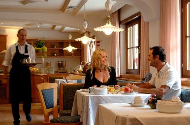 Hotel Garni Aritz - podávání snídaně