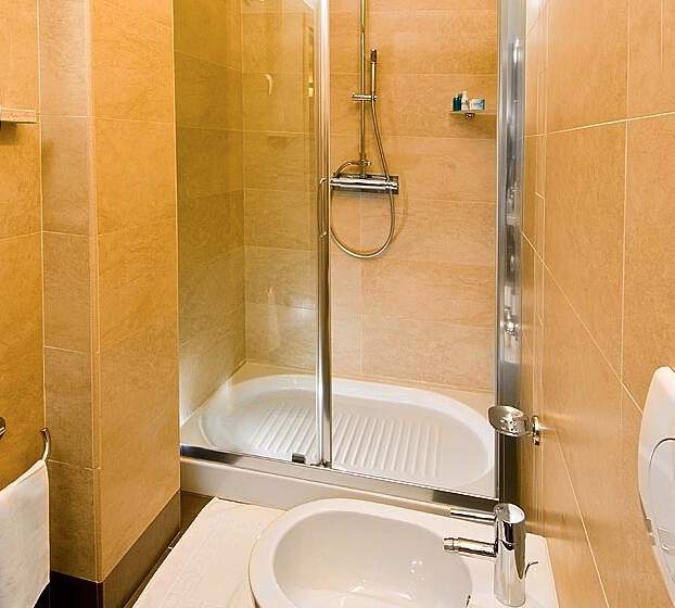 Hotel Imperial - P2S - sprchový kout v pokoji Superioru
