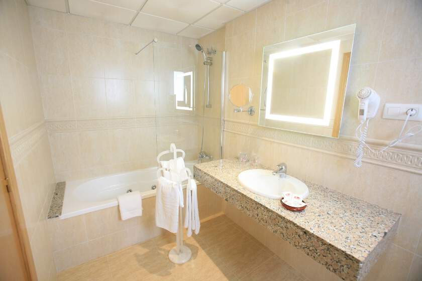 Hotel Internacional - pokoj Superior - koupelna