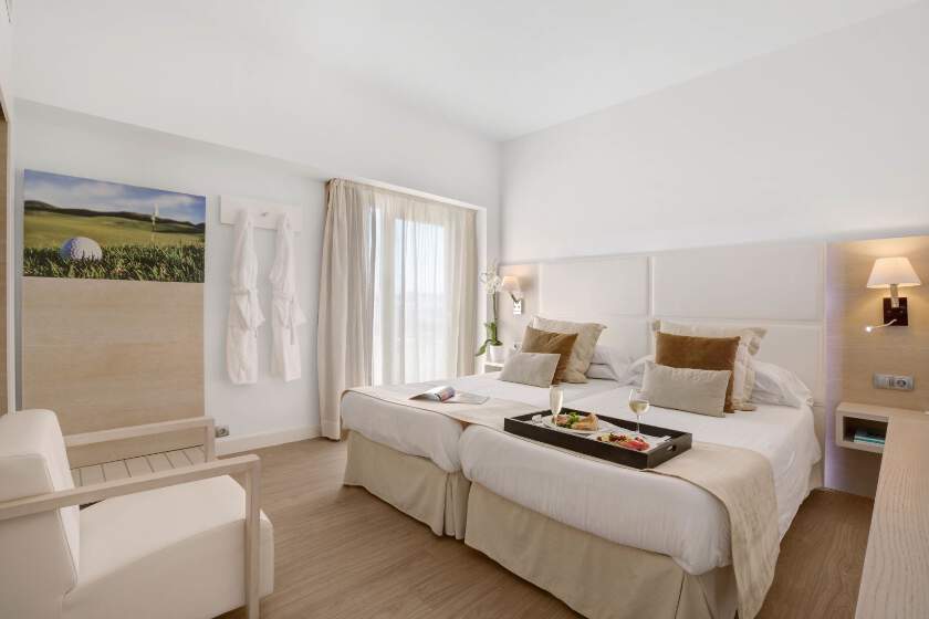 Hotel Pure Salt Garonda