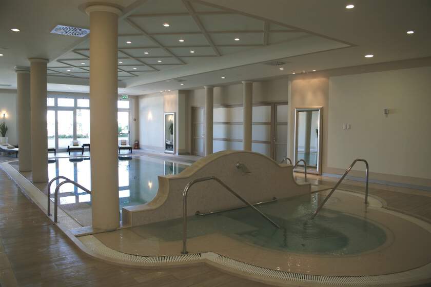 Parc Hotel Germano Suites - krytý bazén s vířivkou