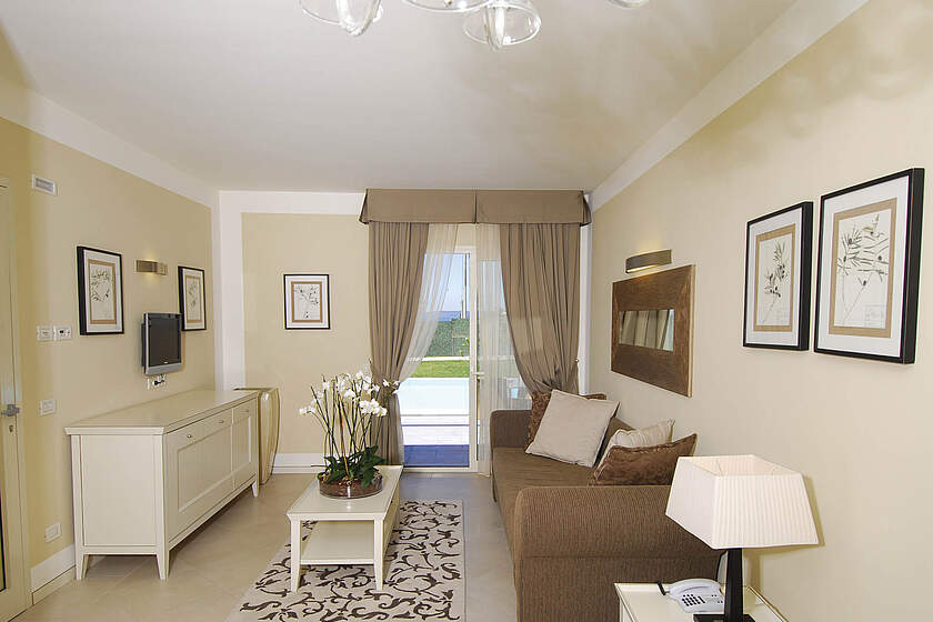 Parc Hotel Germano Suites - suite s bazénem - obývací místnost