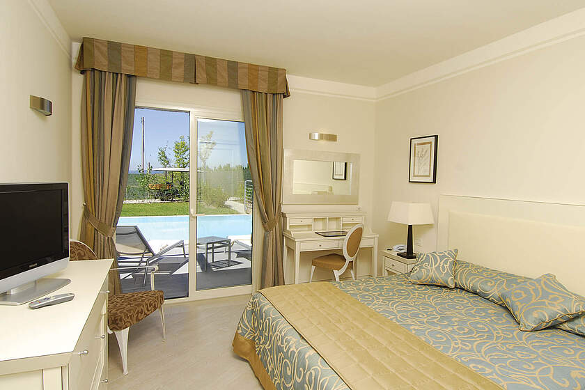 Parc Hotel Germano Suites - suite s bazénem - ložnice
