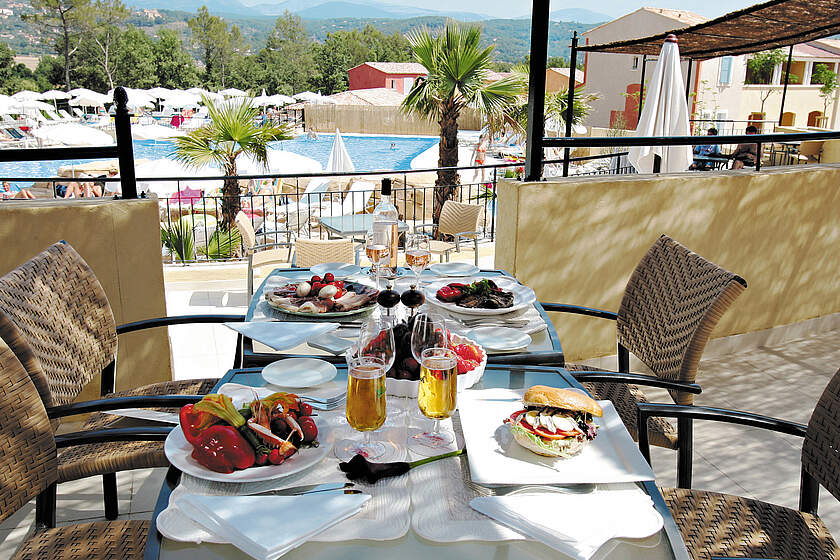 Resort Le Domaine de Fayence - venkovní terasa