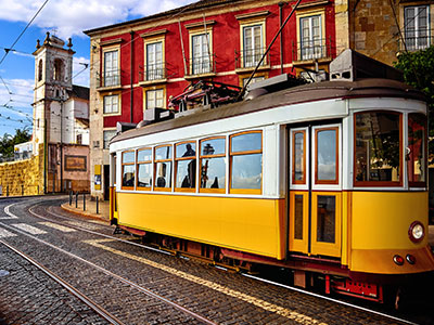 historická tramvajová dopravava v centru Lisabonu